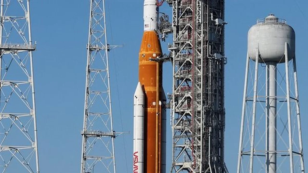 رحلة العودة.. مركبة مهمة Artemis 2 تغادر المدار القمري نحو كوكب الأرض